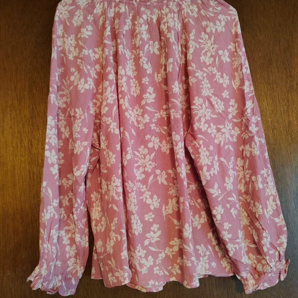 Pretty Spring and Summer Top - Picture 2 of 3